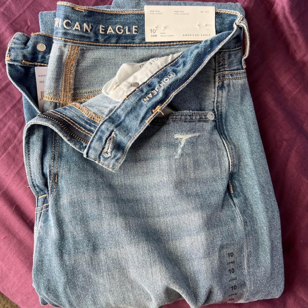 NWT American eagle mom jeans